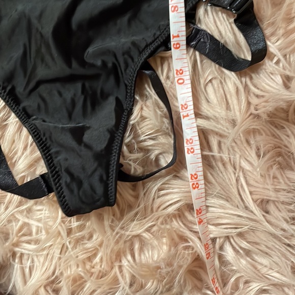Sexy Bodysuit Urban Outfitters READ FIRST Size Medium - Picture 9 of 10